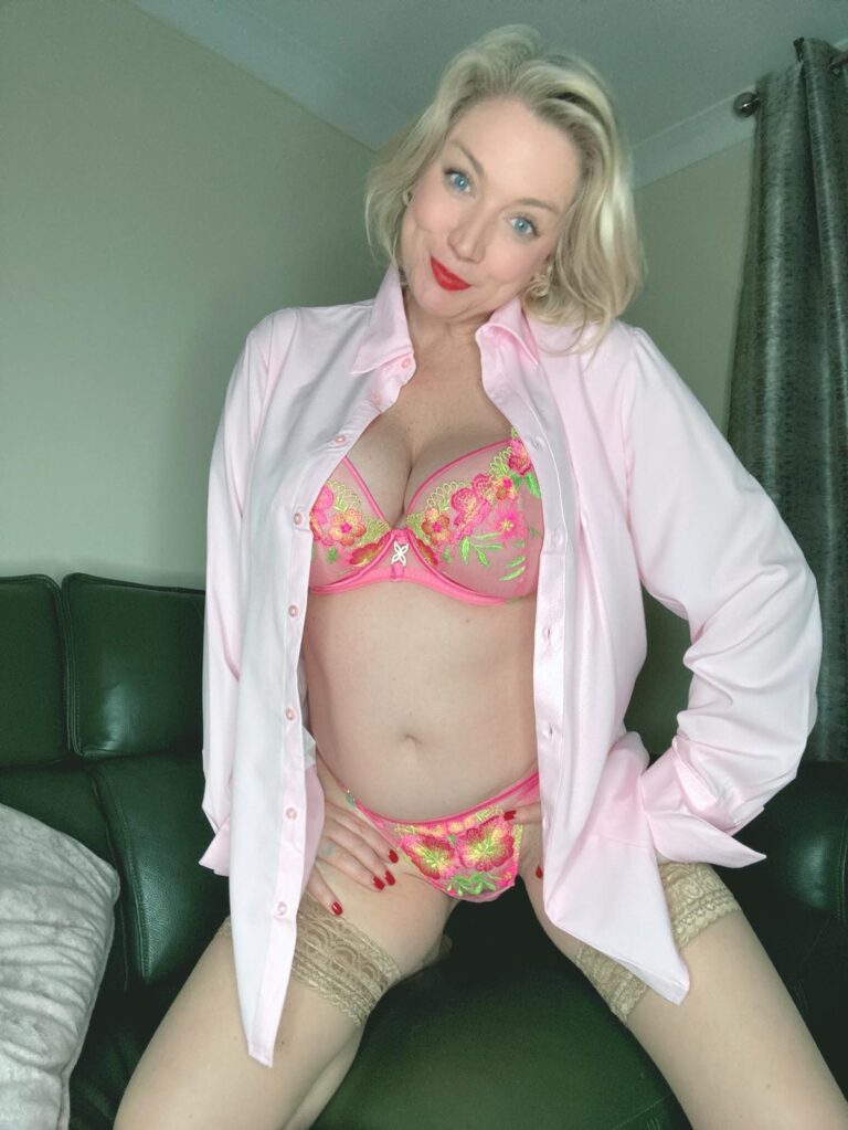 Home, SophieBarnesUK